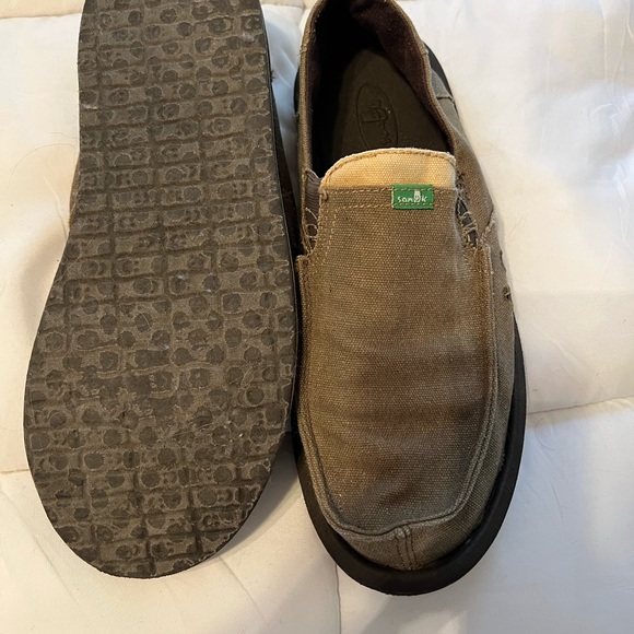 Men’s Sanuks slip ones/size 9 - Picture 2 of 3